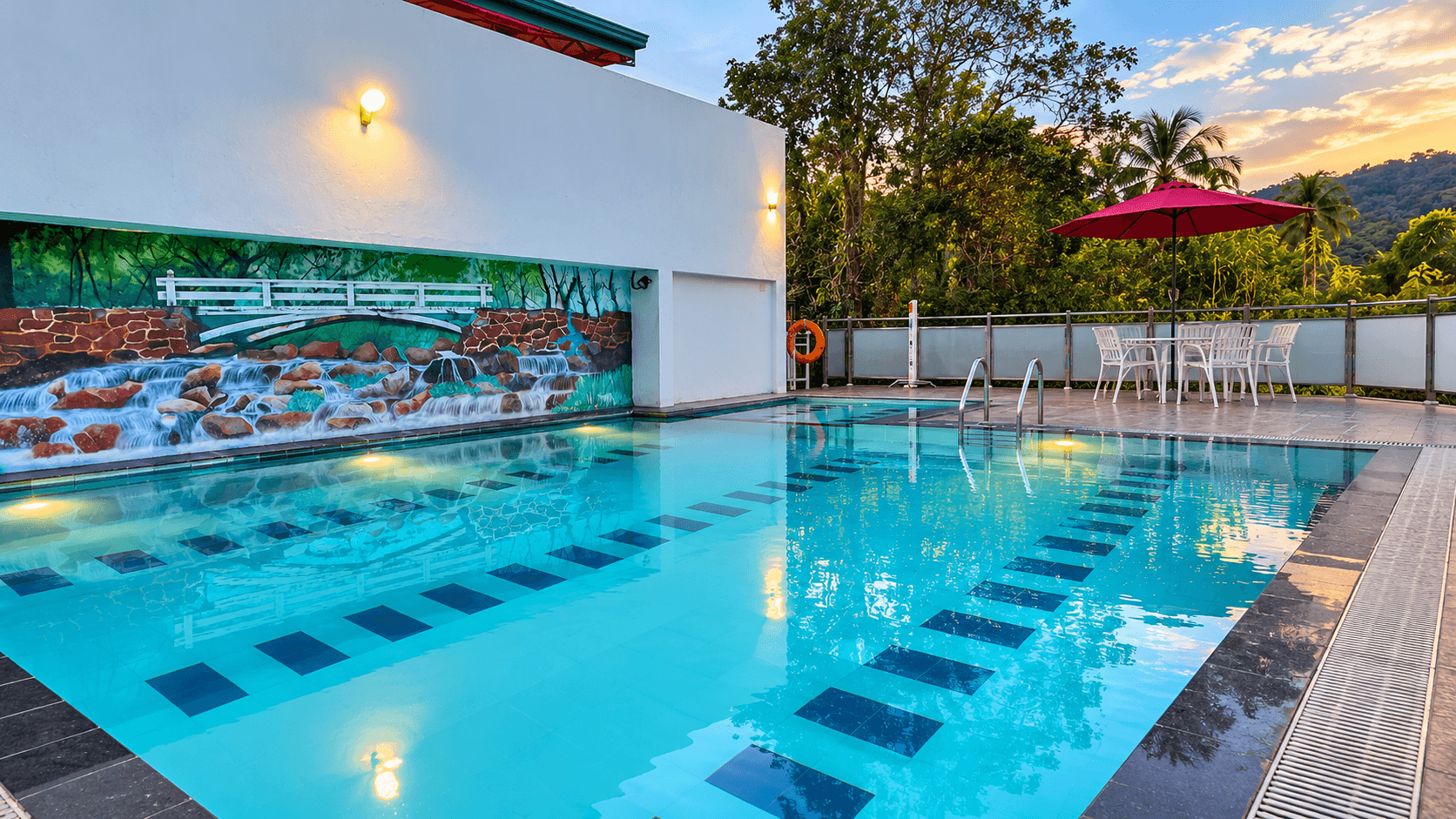 Upper-floor swimming pool at Hotel Green View Buttala